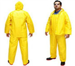 CONJUNTO IMPERMEABLE DE DOS PIEZAS